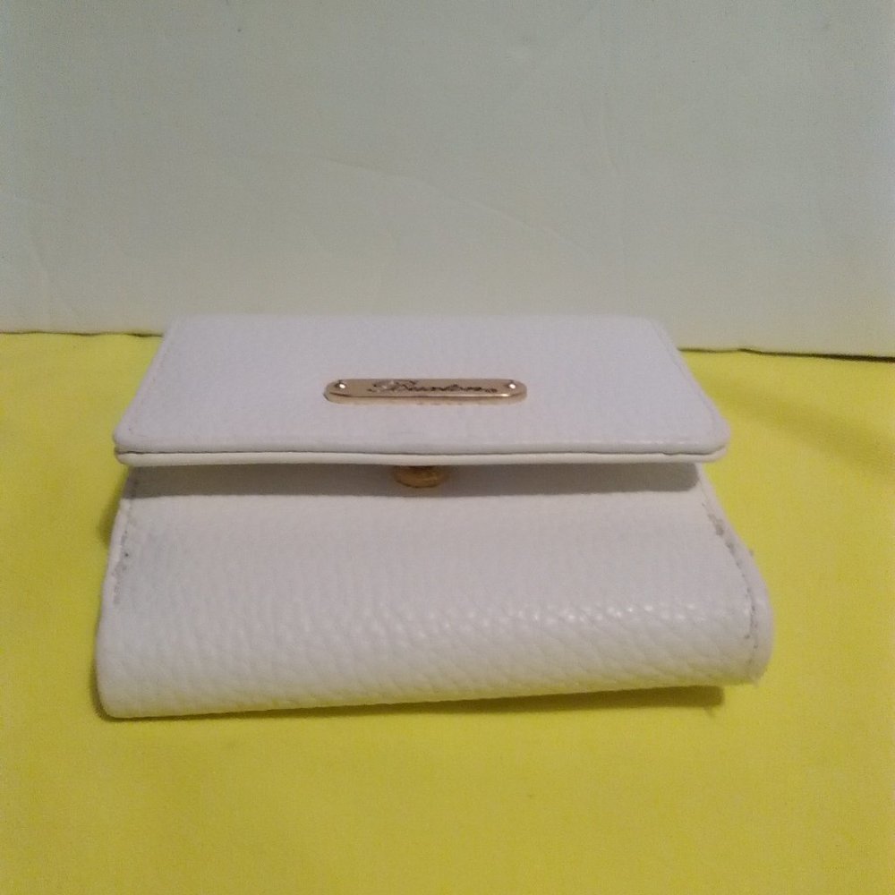 Buxton trifold wallt